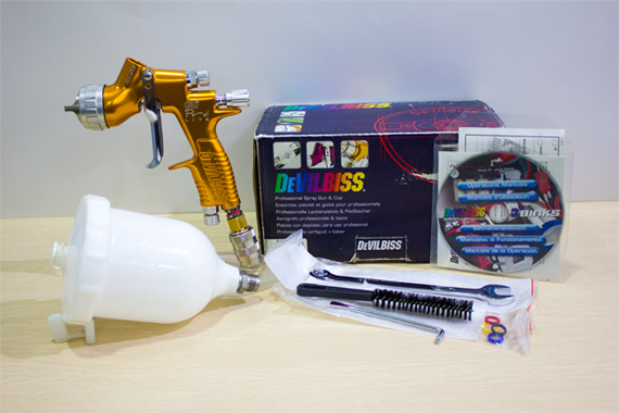 PRO L-TE10B-13 Devilbiss Professional Spray Gun & Gravity Cup & Base