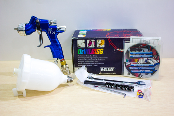 PRO L-TE10B-13 Devilbiss Professional Spray Gun & Gravity Cup & Base